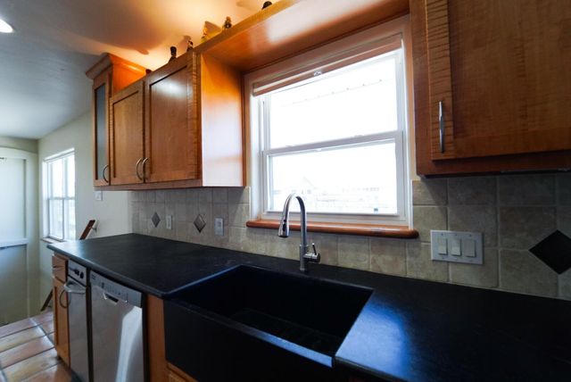 557 Pompano Street, Hitchcock, TX 77563