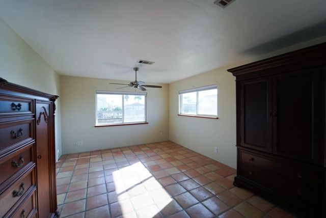 557 Pompano Street, Hitchcock, TX 77563