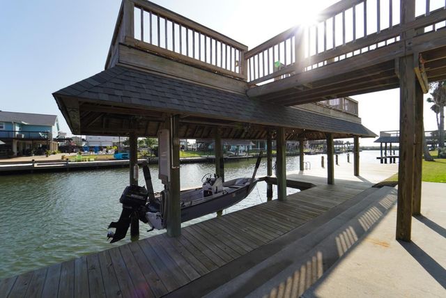 557 Pompano Street, Hitchcock, TX 77563