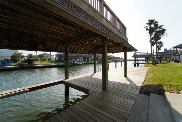 557 Pompano Street, Hitchcock, TX 77563