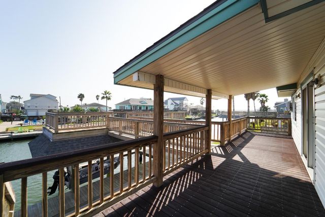 557 Pompano Street, Hitchcock, TX 77563