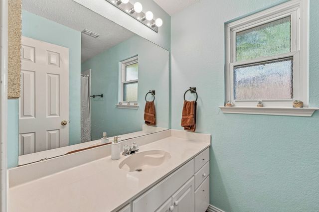 6913 Chaco Trail, Fort Worth, TX 76137