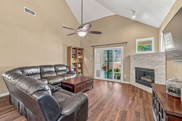 6913 Chaco Trail, Fort Worth, TX 76137