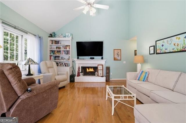 1015 Secret Cove Drive, Sugar Hill, GA 30518