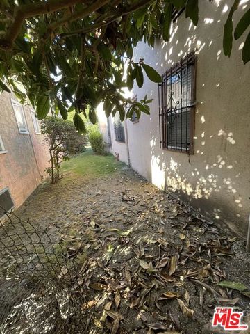 1942 W 76th Street, Los Angeles, CA 90047