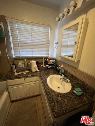 1942 W 76th Street, Los Angeles, CA 90047