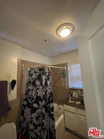 1942 W 76th Street, Los Angeles, CA 90047