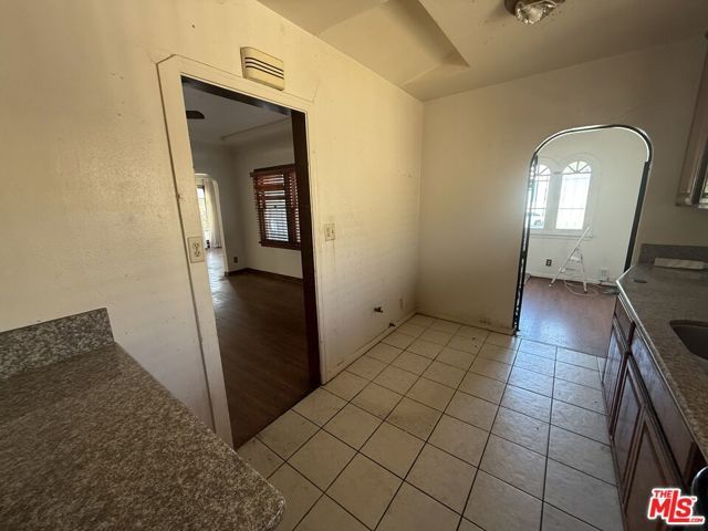 1942 W 76th Street, Los Angeles, CA 90047