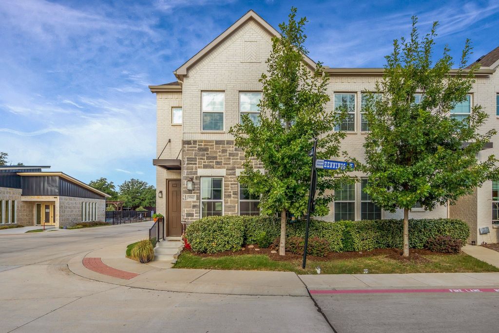 9905 Hennings Street, Irving, TX 75063