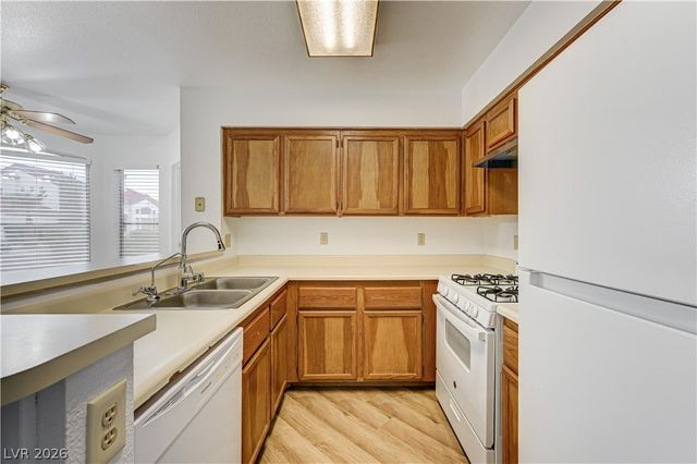6537 Old Oxford Avenue, Las Vegas, NV 89108
