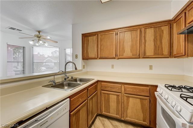 6537 Old Oxford Avenue, Las Vegas, NV 89108