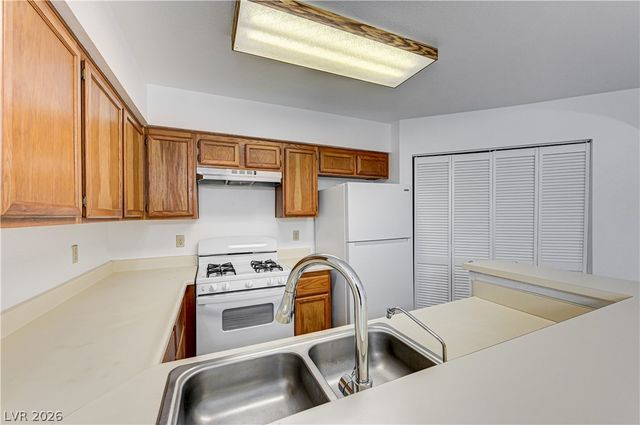 6537 Old Oxford Avenue, Las Vegas, NV 89108
