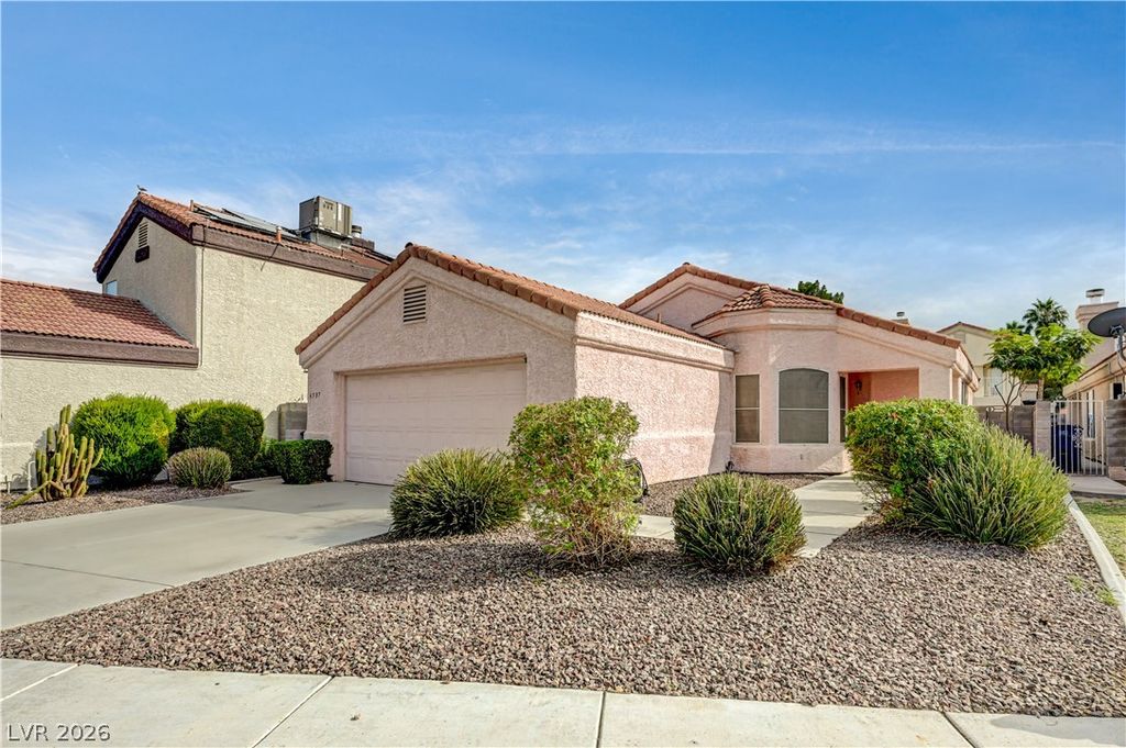 6537 Old Oxford Avenue, Las Vegas, NV 89108