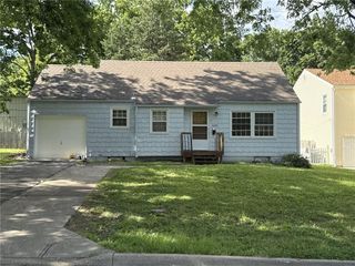 5320 W 50th Terrace, Roeland Park, KS 66205