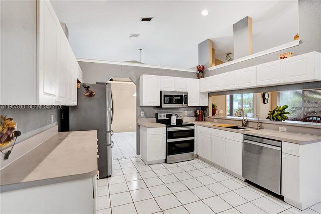 14808 N 69th St N, Loxahatchee, FL 33470