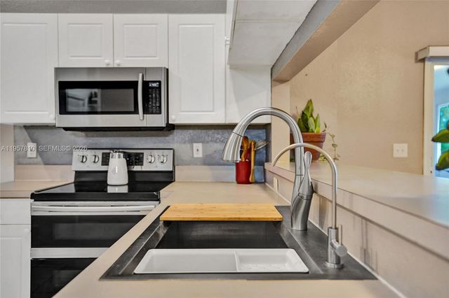 14808 N 69th St N, Loxahatchee, FL 33470