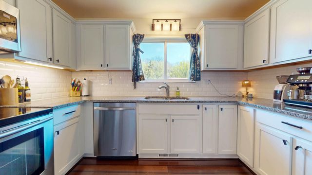 225 Valley Drive, Ypsilanti Twp, MI 48197