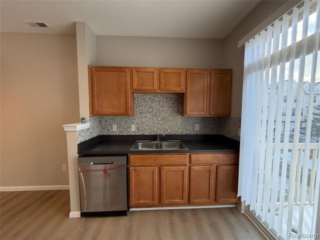 575 Summerfield Drive, Westland, MI 48185