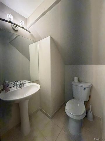 575 Summerfield Drive, Westland, MI 48185