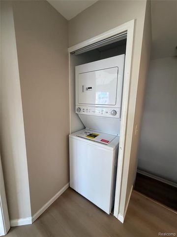 575 Summerfield Drive, Westland, MI 48185