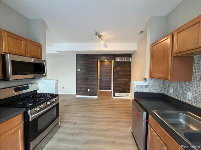 575 Summerfield Drive, Westland, MI 48185