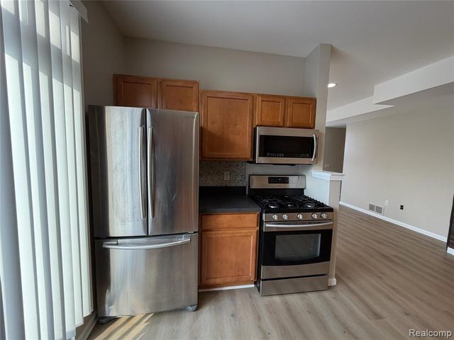 575 Summerfield Drive, Westland, MI 48185