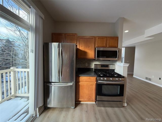 575 Summerfield Drive, Westland, MI 48185