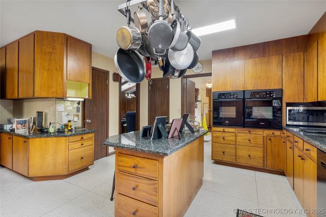 4722 S Yorktown Place, Tulsa, OK 74105