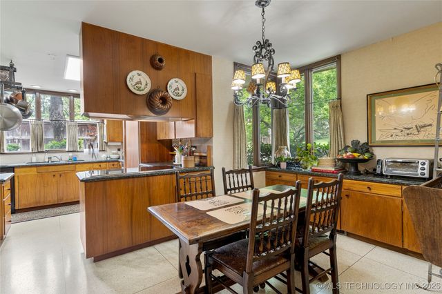 4722 S Yorktown Place, Tulsa, OK 74105