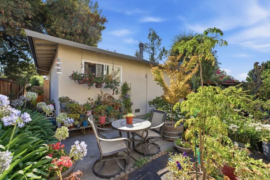 Image 16 of property listing at 819 Hudson Street, Redwood City, CA 94061