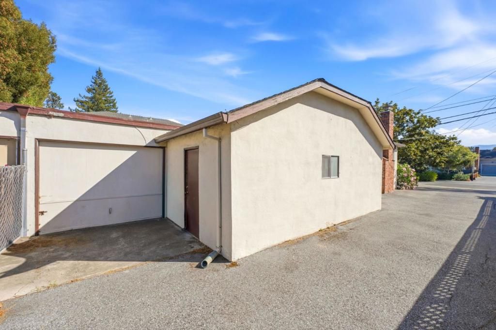 Image 19 of property listing at 819 Hudson Street, Redwood City, CA 94061
