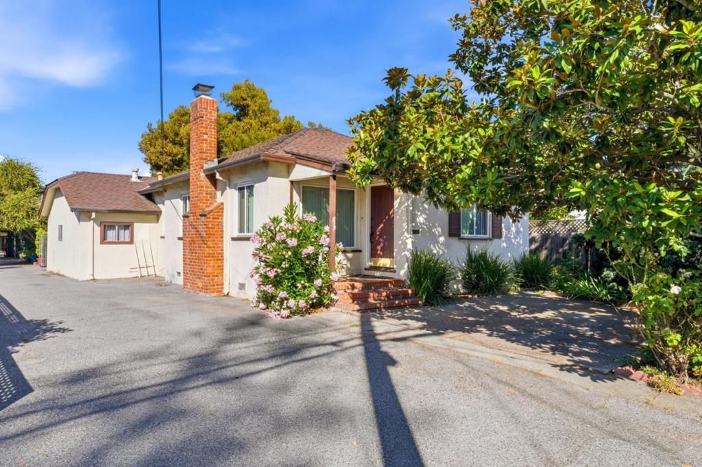 Image 2 of property listing at 819 Hudson Street, Redwood City, CA 94061