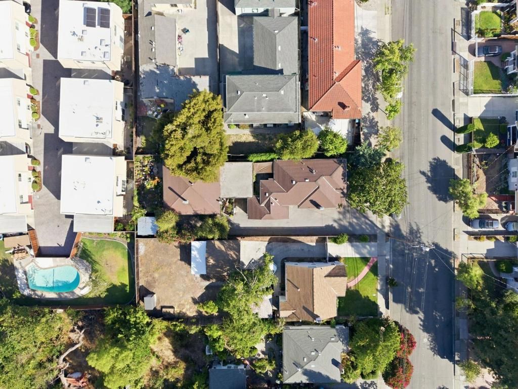Image 20 of property listing at 819 Hudson Street, Redwood City, CA 94061