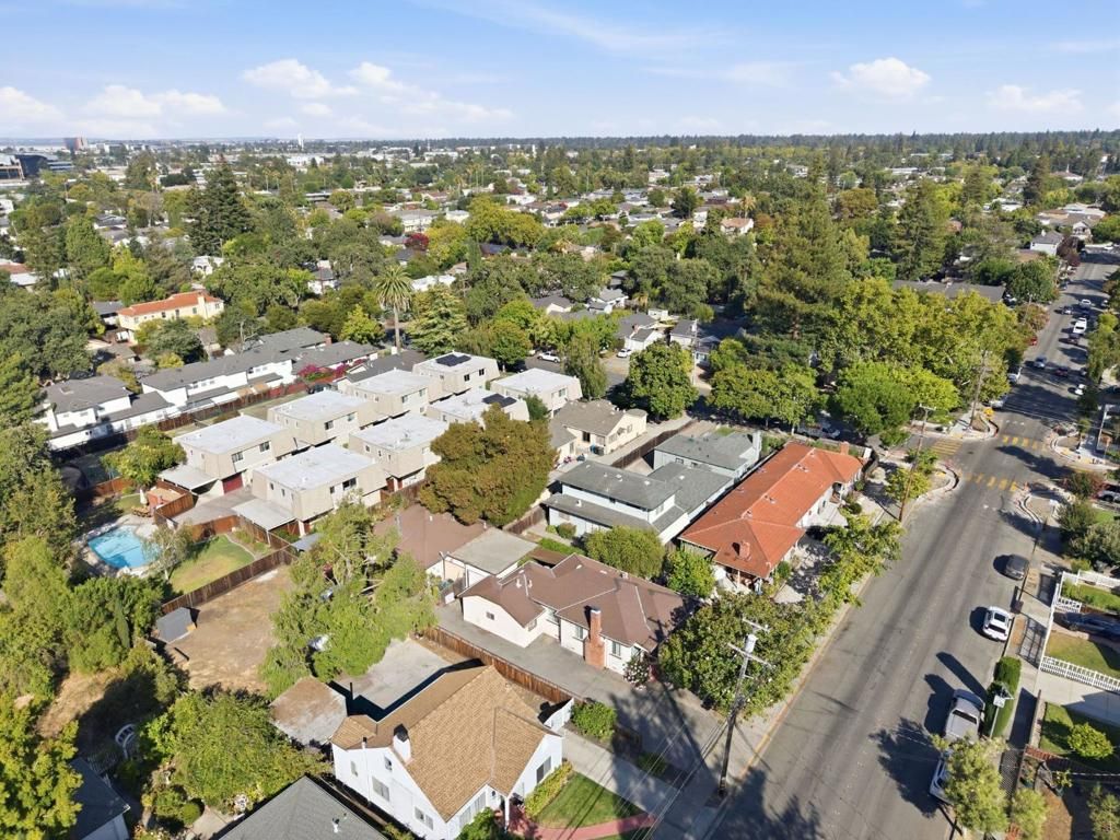 Image 22 of property listing at 819 Hudson Street, Redwood City, CA 94061