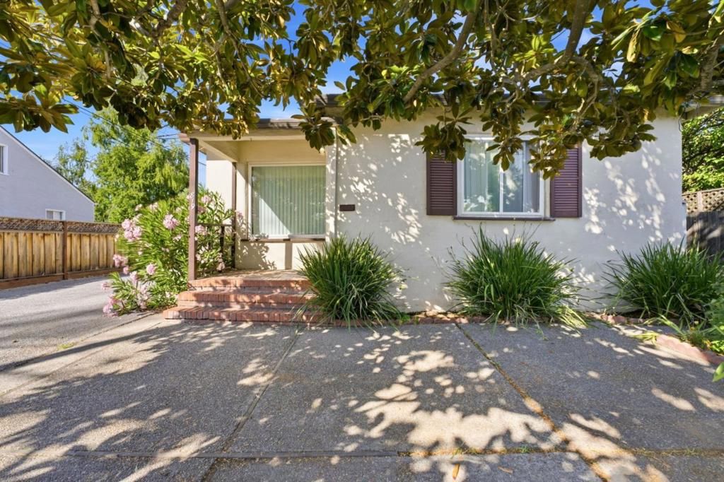 Image 3 of property listing at 819 Hudson Street, Redwood City, CA 94061