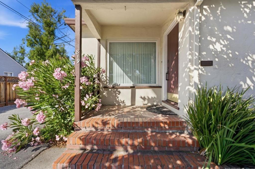Image 4 of property listing at 819 Hudson Street, Redwood City, CA 94061