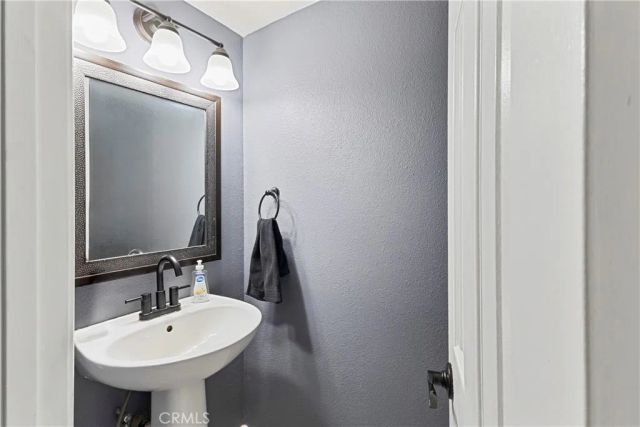 5703 Evergem Avenue, Palmdale, CA 93552