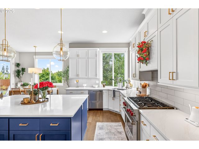 2819 N ESTATE St, Newberg, OR 97132