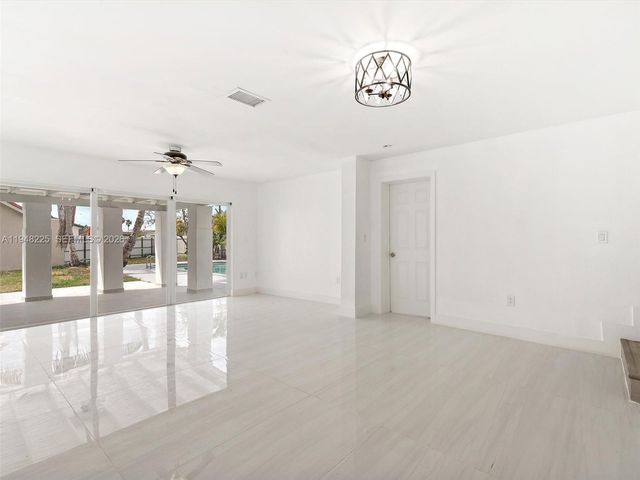 13841 SW 17th Ter, Miami, FL 33175