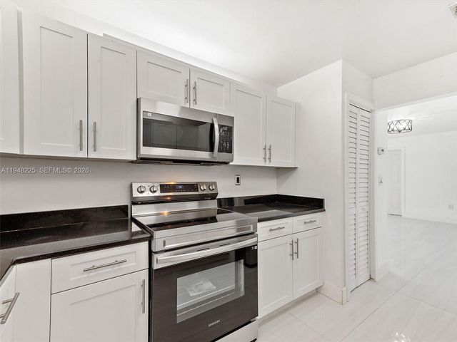 13841 SW 17th Ter, Miami, FL 33175