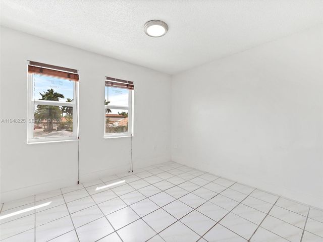 13841 SW 17th Ter, Miami, FL 33175