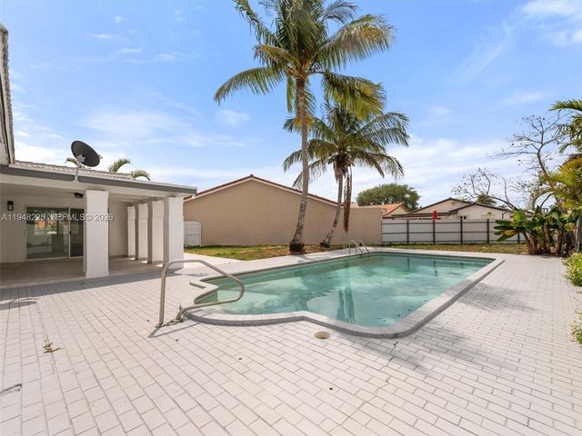 13841 SW 17th Ter, Miami, FL 33175