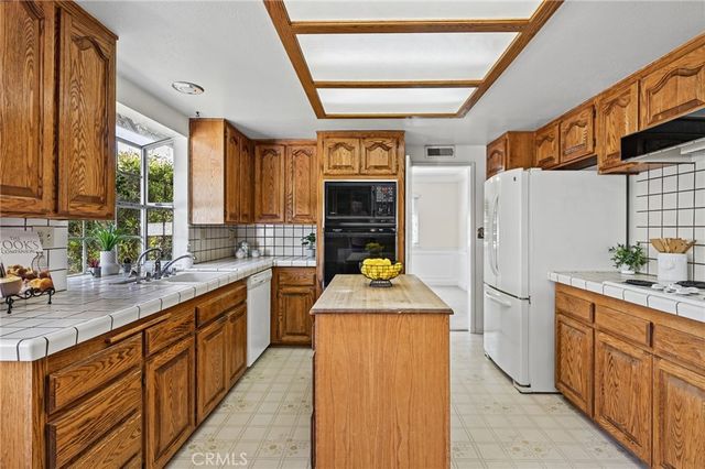 5062 W Knoll Drive, Yorba Linda, CA 92886