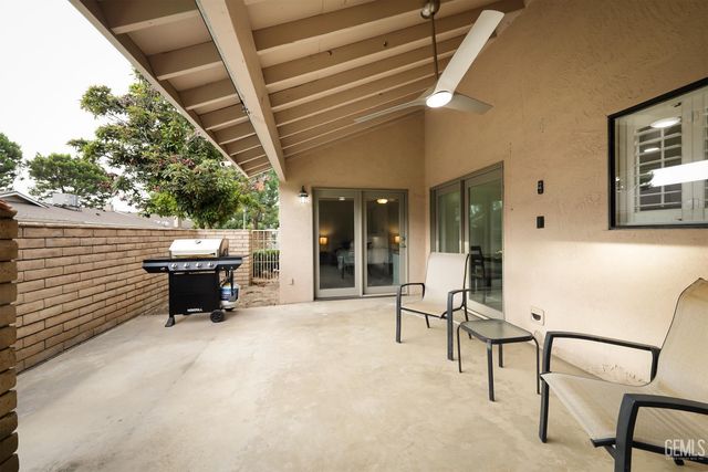 2000 Ashe Road 18, Bakersfield, CA 93309