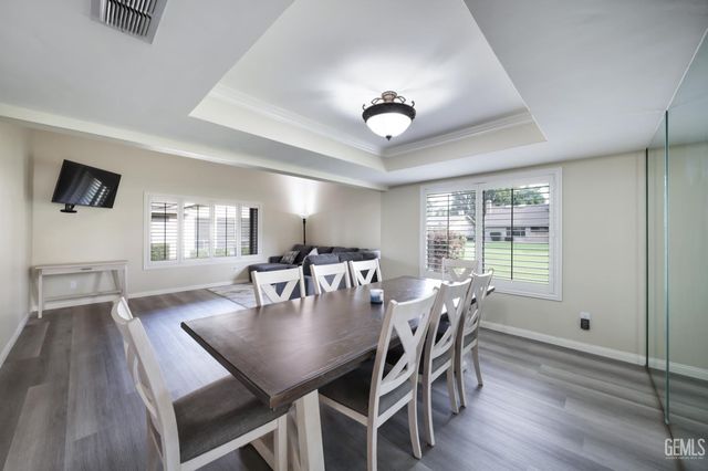 2000 Ashe Road 18, Bakersfield, CA 93309