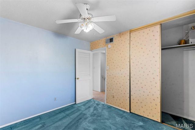 11054 Thousand Oaks Drive, St Louis, MO 63136