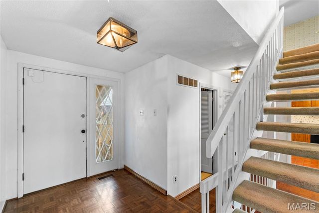 11054 Thousand Oaks Drive, St Louis, MO 63136