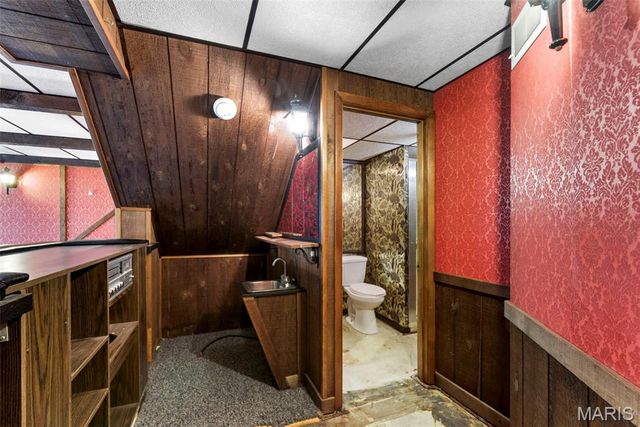 11054 Thousand Oaks Drive, St Louis, MO 63136