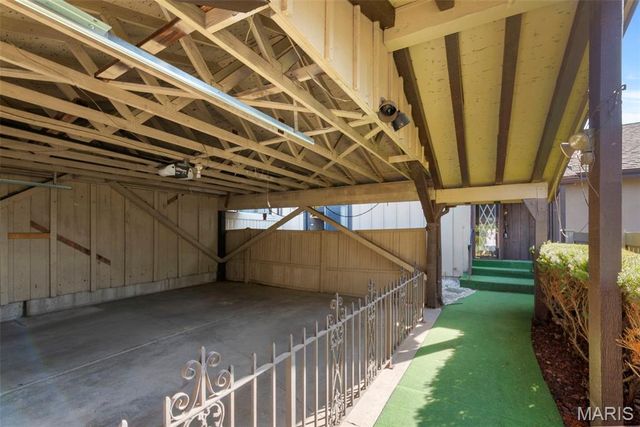 11054 Thousand Oaks Drive, St Louis, MO 63136