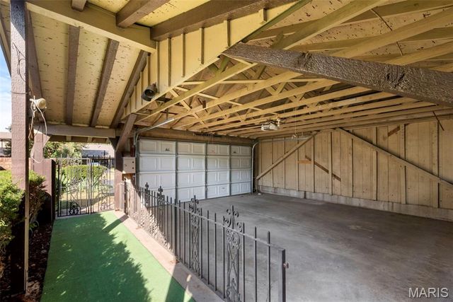 11054 Thousand Oaks Drive, St Louis, MO 63136